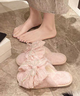 Bequeme Hausschuhe aus Kunstpelz mit rosa Schleife und Nagelperle